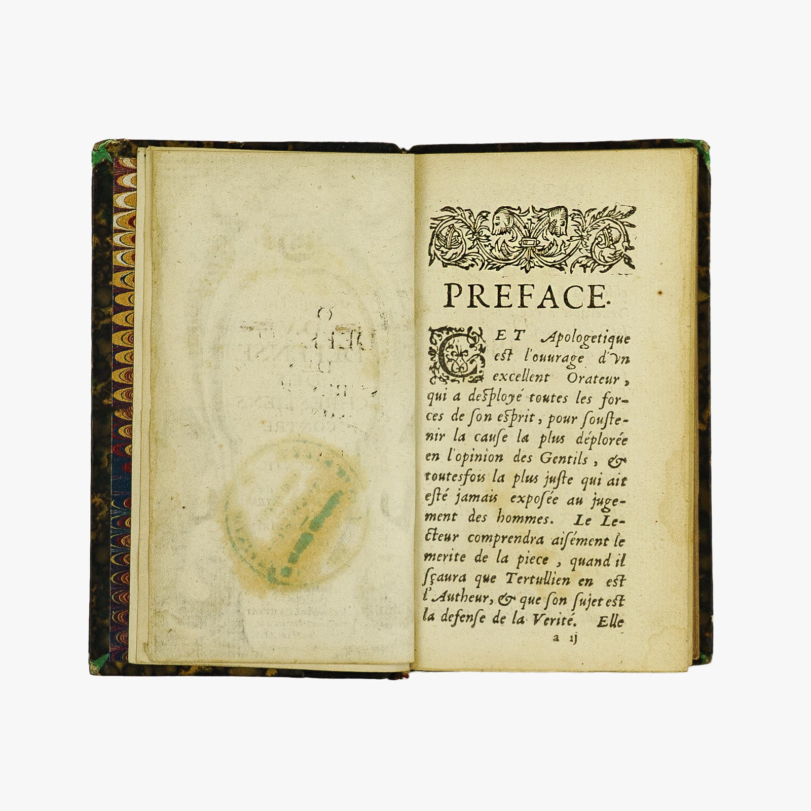 Tertullien — Apologétique ou Défense des Chrétiens (Jean Camusat, 1641). Século XVII. Livro físico. Encadernação e meio couro com douração.