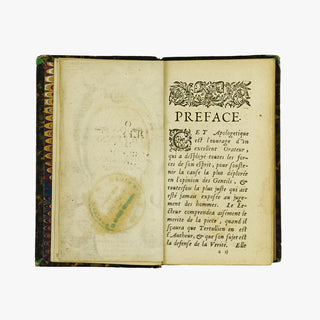 Tertullien — Apologétique ou Défense des Chrétiens (Jean Camusat, 1641). Século XVII. Livro físico. Encadernação e meio couro com douração.