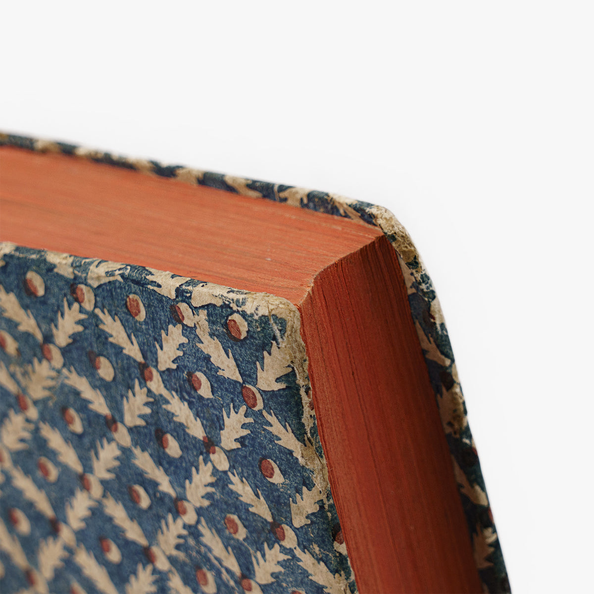 Filostrato — Vita Apollonii Tyanei (Comin da Trino di Monferrato, 1549). Livro físico raríssimo. Século XVI. Encadernação em meio couro com douração na lombada e cortes tingidos.