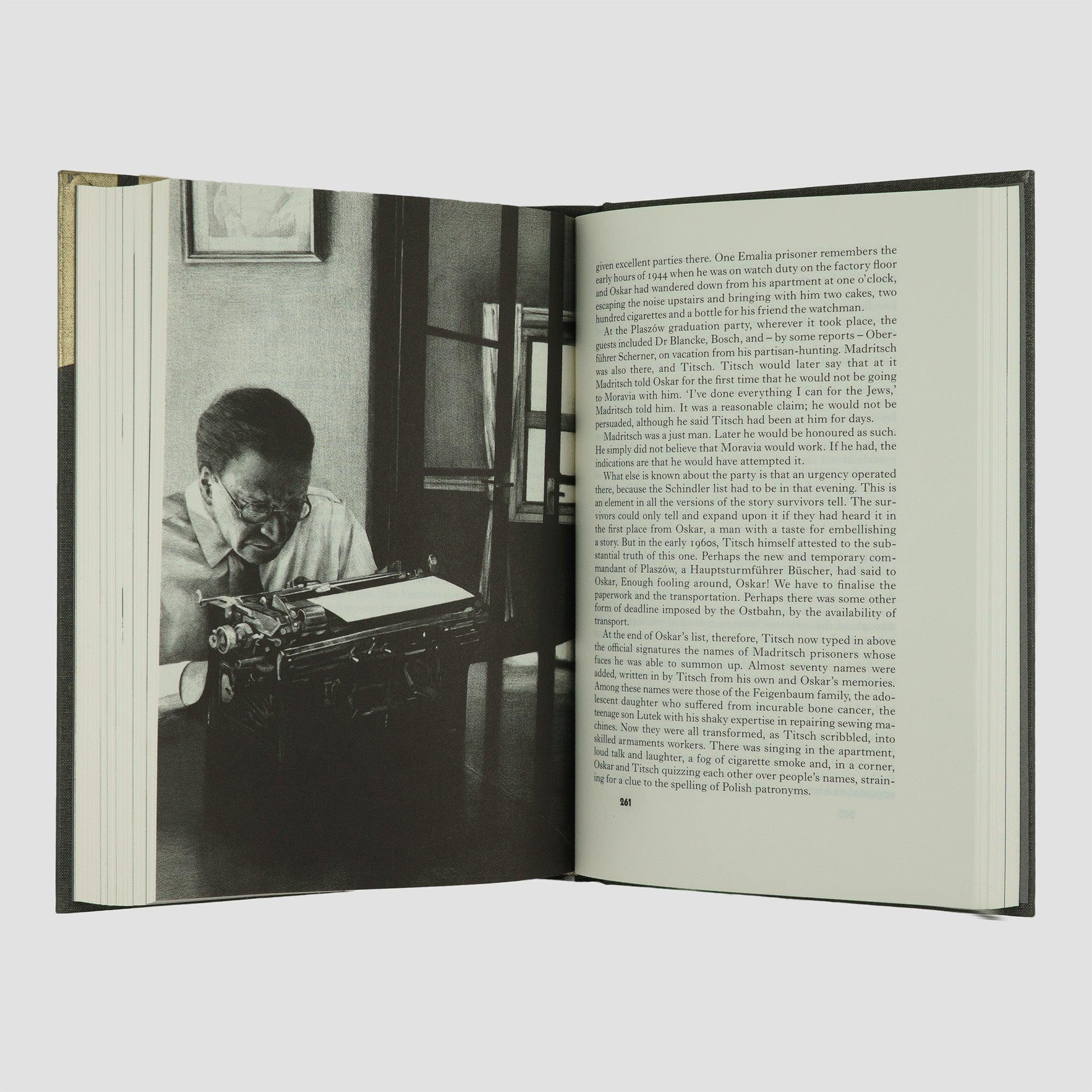 KENEALLY, Thomas (1935–). Schindler’s Ark (The Folio Society, London, 2009).