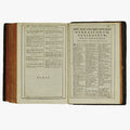 Biblia Sacra — Vulgatae Editionis (Typographia Balleoniana, 1765). Livro físico ilustrado, com cortes tingidos. Encadernação em couro com douração. Latim, século XVIII.