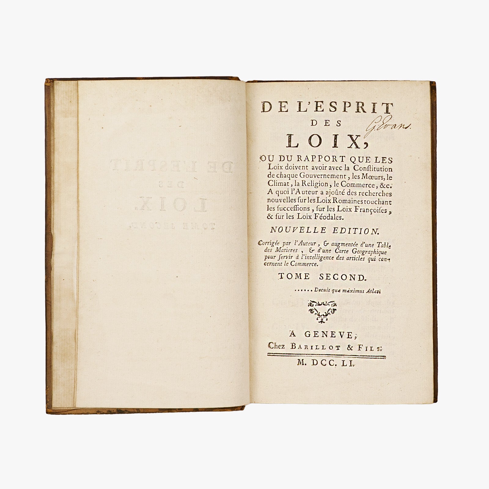Montesquieu — De l’Esprit des loix (Barillot & Fils, 1751), 3 volumes. Século XVIII. Livro físico. Encadernação em couro com douração. Ex-libris.