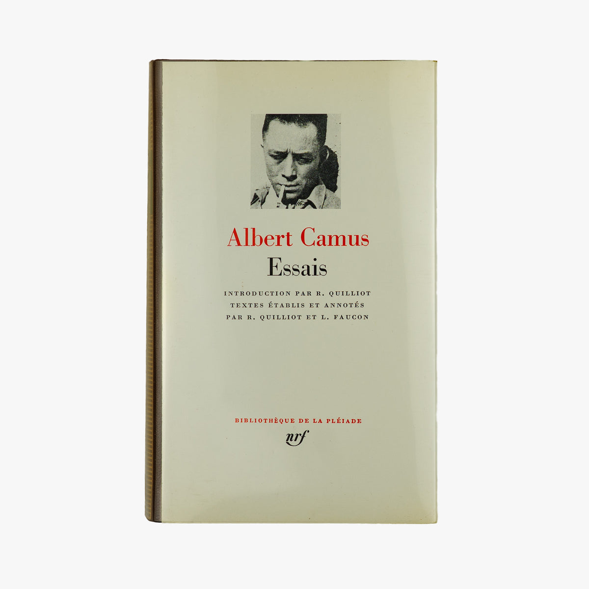 Albert Camus — Essais (Bibliothèque de la Pléiade, Gallimard, 1984). Livro físico. Encadernação editorial em couro com douração. Inactual.
