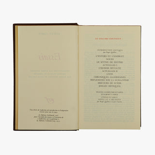 Albert Camus — Essais (Bibliothèque de la Pléiade, Gallimard, 1984). Livro físico. Encadernação editorial em couro com douração. Inactual.