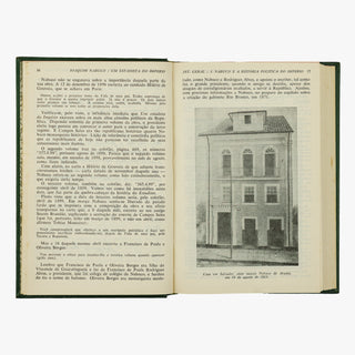 Joaquim Nabuco — Um Estadista do Império (Editora Nova Aguilar, 1975). Livro físico com encadernação em couro com douração.