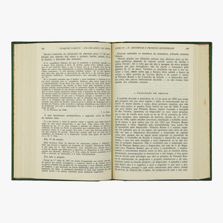 Joaquim Nabuco — Um Estadista do Império (Editora Nova Aguilar, 1975). Livro físico com encadernação em couro com douração.