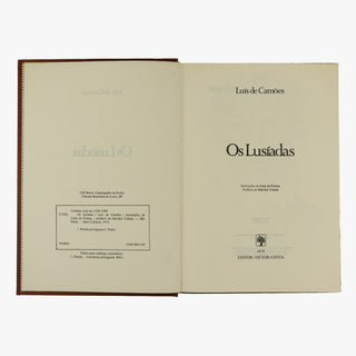 Luís de Camões — Os Lusíadas (Abril Cultural, 1979). Livro físico com douração. Corte superior dourado. Fita de leitura presente. 