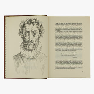 Luís de Camões — Os Lusíadas (Abril Cultural, 1979). Livro físico com douração. Corte superior dourado. Fita de leitura presente. 