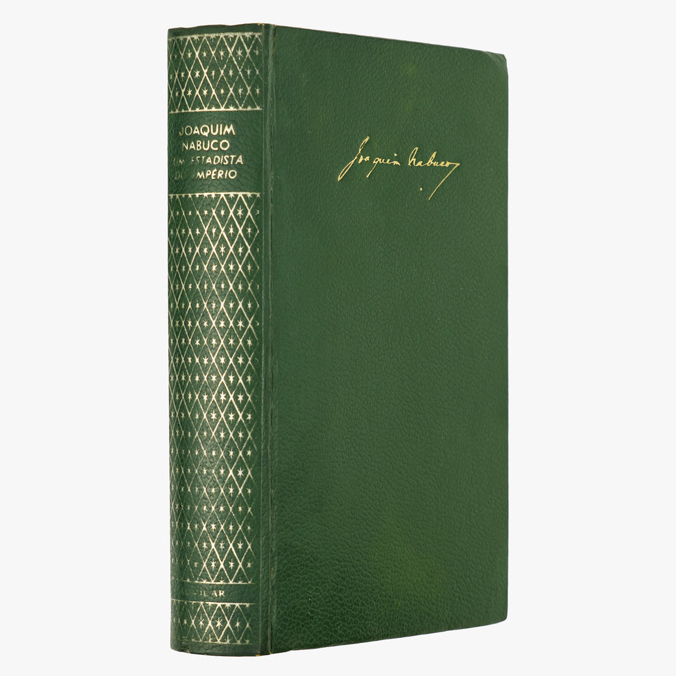 Joaquim Nabuco — Um Estadista do Império (Editora Nova Aguilar, 1975). Livro Físico. Capa encadernada em couro com douração. Fita de leitura presente.