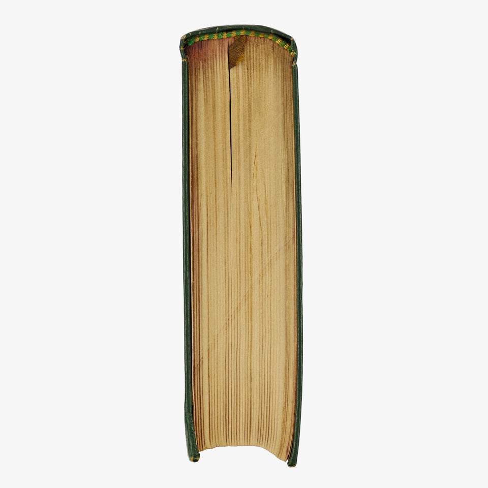 Joaquim Nabuco — Um Estadista do Império (Editora Nova Aguilar, 1975). Livro Físico. Capa encadernada em couro com douração. Fita de leitura presente.