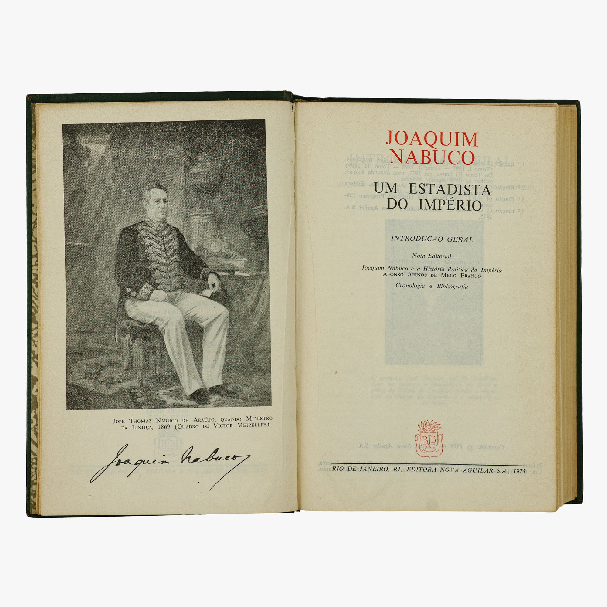 Joaquim Nabuco — Um Estadista do Império (Editora Nova Aguilar, 1975). Livro Físico. Capa encadernada em couro com douração. Fita de leitura presente.