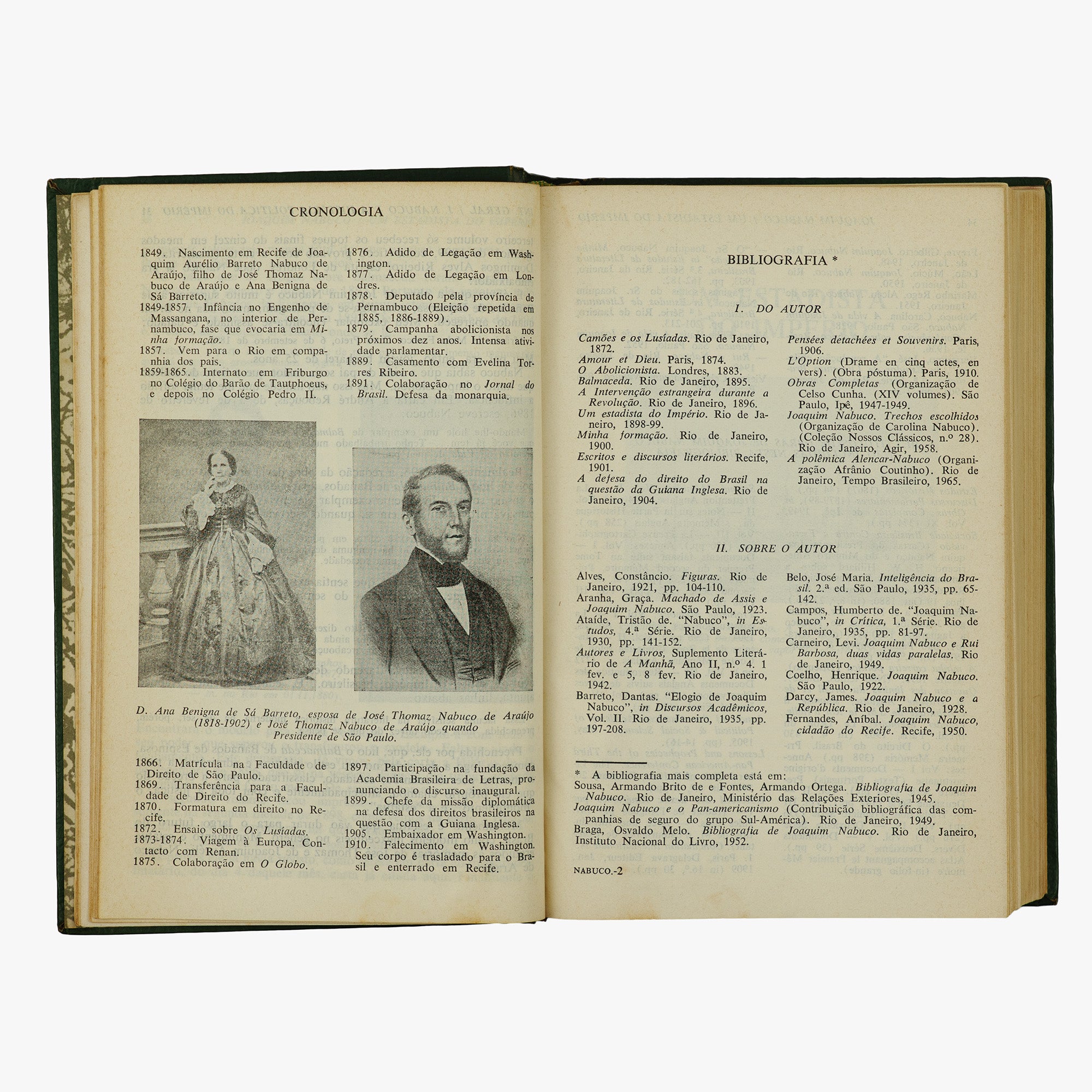 Joaquim Nabuco — Um Estadista do Império (Editora Nova Aguilar, 1975). Livro Físico. Capa encadernada em couro com douração. Fita de leitura presente.
