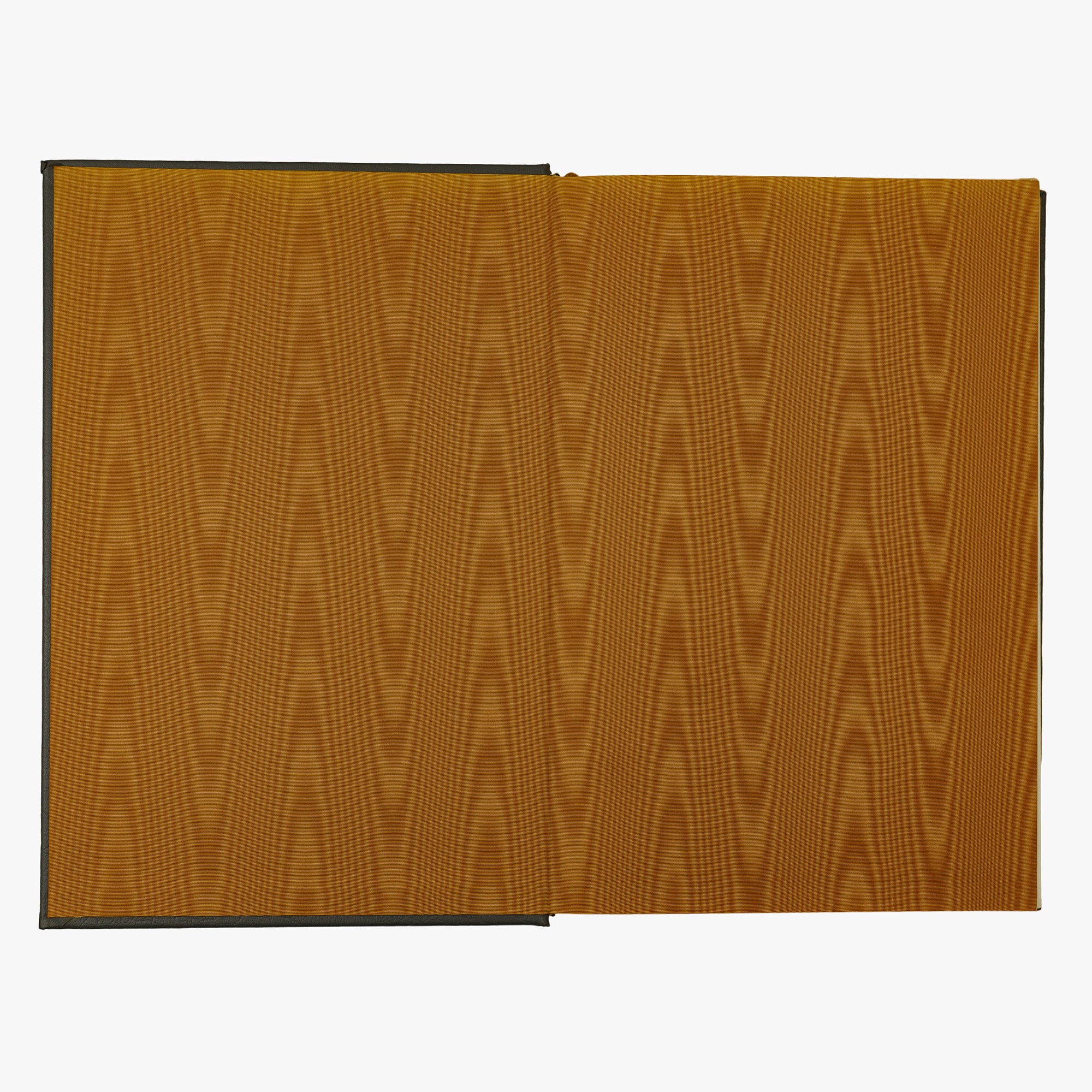 Virgílio — The Aeneid (The Easton Press, 1979). Livro físico ilustrado. Encadernação de luxo - capa em couro, cortes dourados e fita de leitura em cetim.