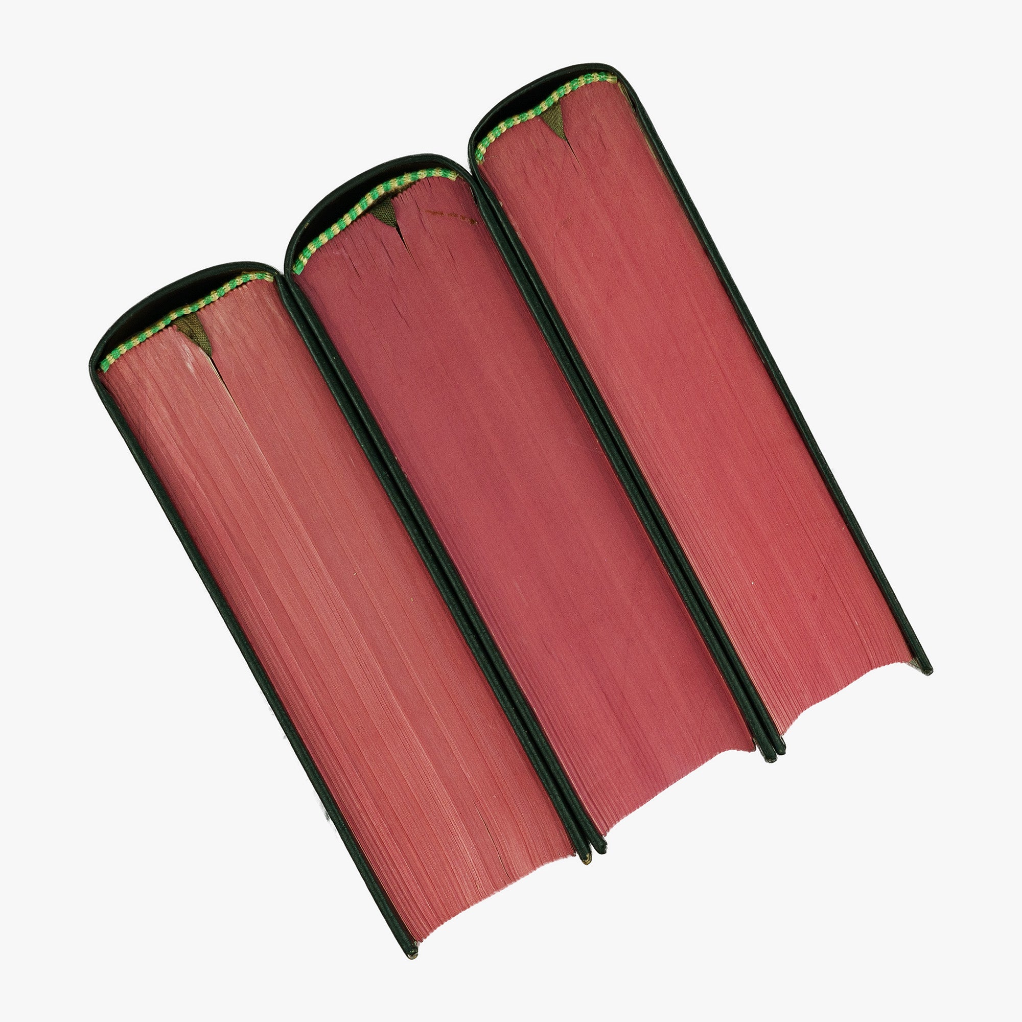 MACHADO DE ASSIS (Joaquim Maria) [1839–1908]. Obra completa (Companhia José Aguilar Editora, Rio de Janeiro, 1971–1979), 3 vols. Edição de colecionador. Cortes tingidos.