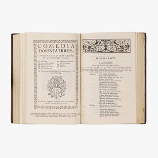 Luís de Camões — Obra Completa (Companhia Aguilar Editora, 1963). 1ª (primeira) edição. Livro físico. Encadernação editorial em couro. 