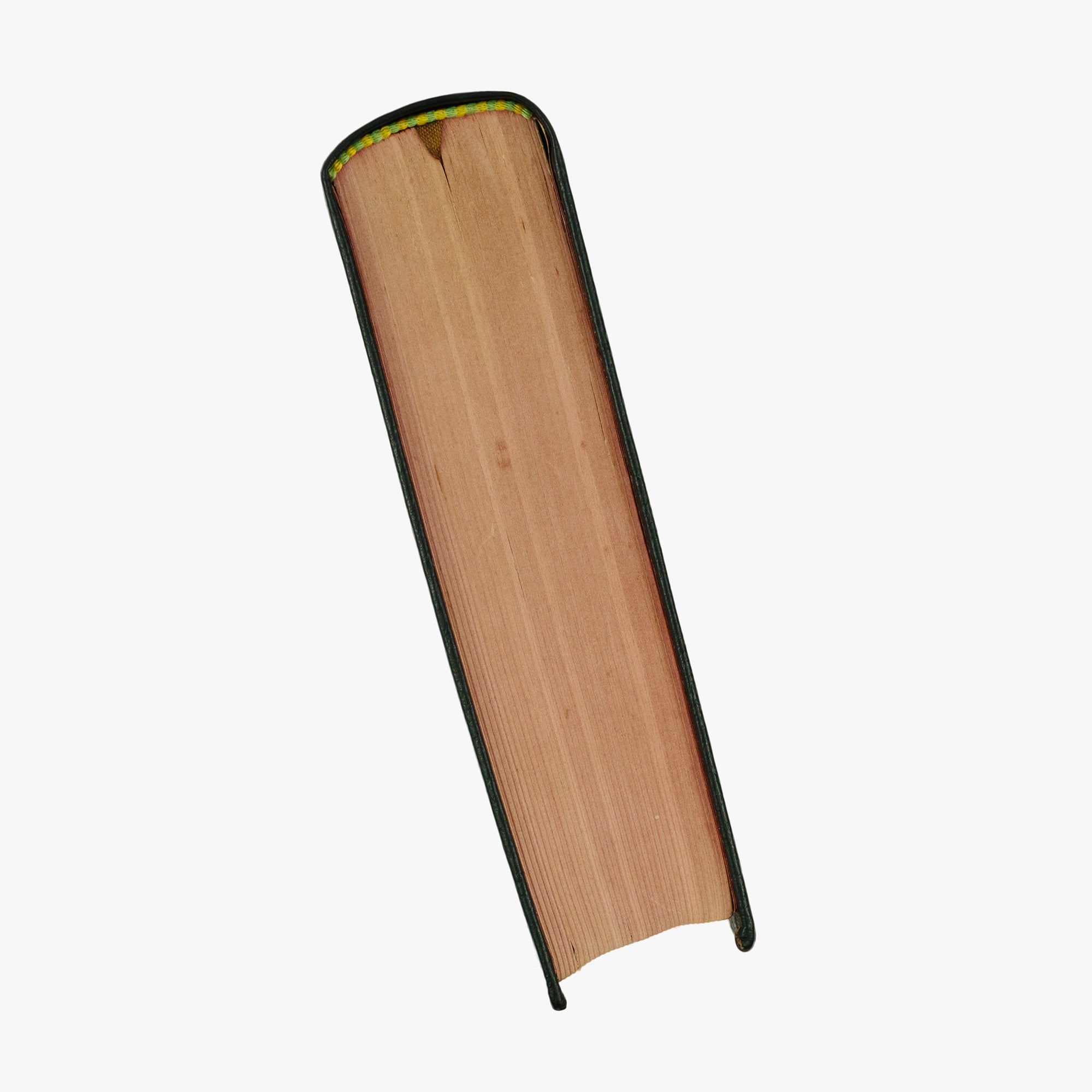 Joaquim Nabuco — Um Estadista do Império (Editora Nova Aguilar, 1975). Livro físico. Capa editorial em couro com douração. Corte superior tingido.