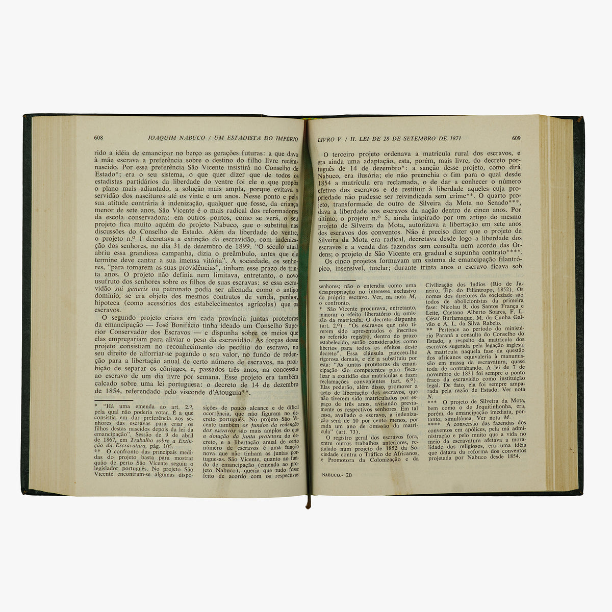 Joaquim Nabuco — Um Estadista do Império (Editora Nova Aguilar, 1975). Livro físico. Capa editorial em couro com douração.