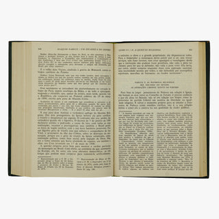 Joaquim Nabuco — Um Estadista do Império (Editora Nova Aguilar, 1975). Livro físico. Capa editorial em couro com douração.