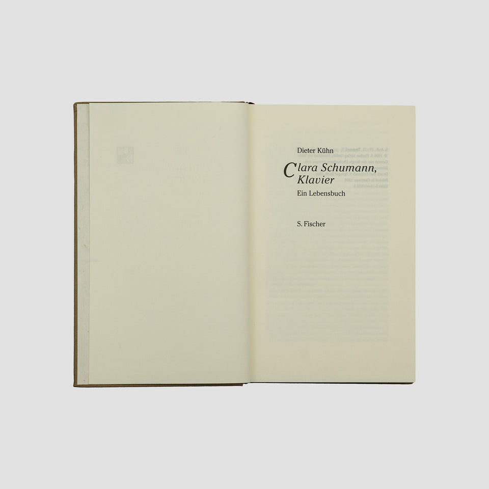 KÜHN, Dieter (1935-2015). Clara Schumann, Klavier: Ein Lebensbuch (S. Fischer, Frankfurt am Main, 1996).