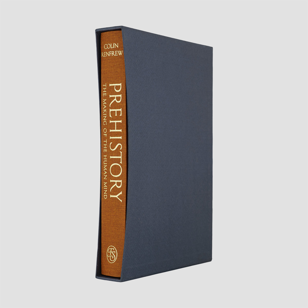 RENFREW, Colin (1937– ). Prehistory: The Making of the Human Mind. (The Folio Society, London, 2013). Acompanha estojo.