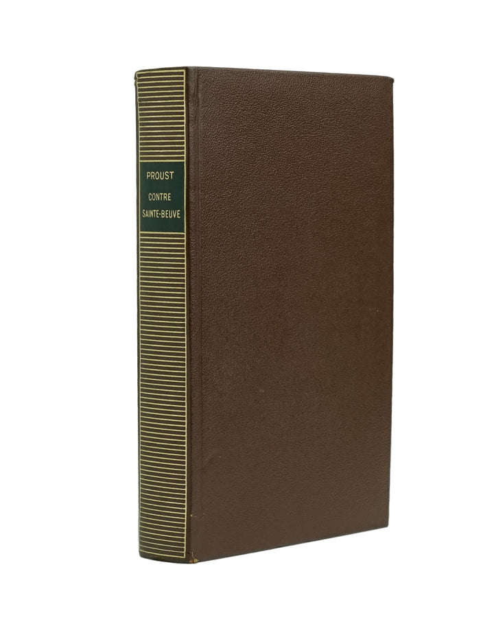 Marcel Proust — Contre Sainte-Beuve (Bibliothèque de la Pléiade, Gallimard, 1971). Encadernação editorial com douração. Livro físico.